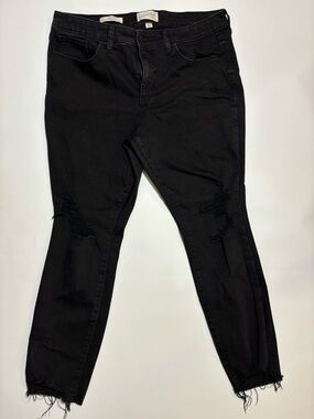 Universal Thread Black Skinny Jeans with Distressed Knees